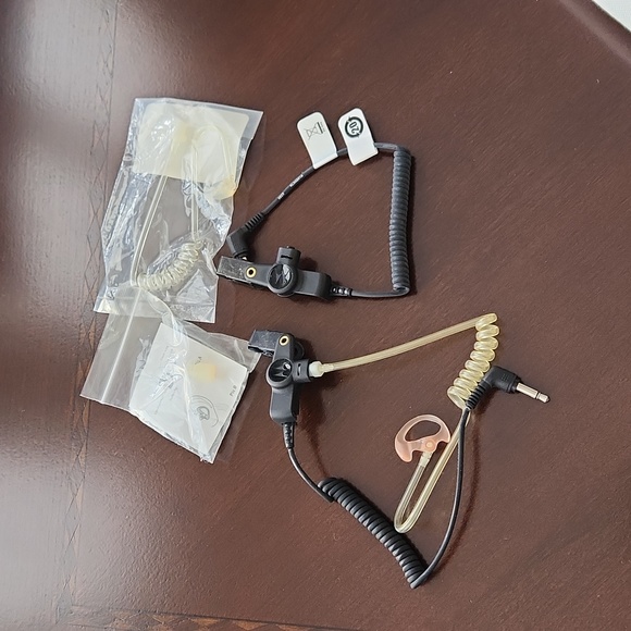 Motorola Ear Gadgets - Picture 1 of 3